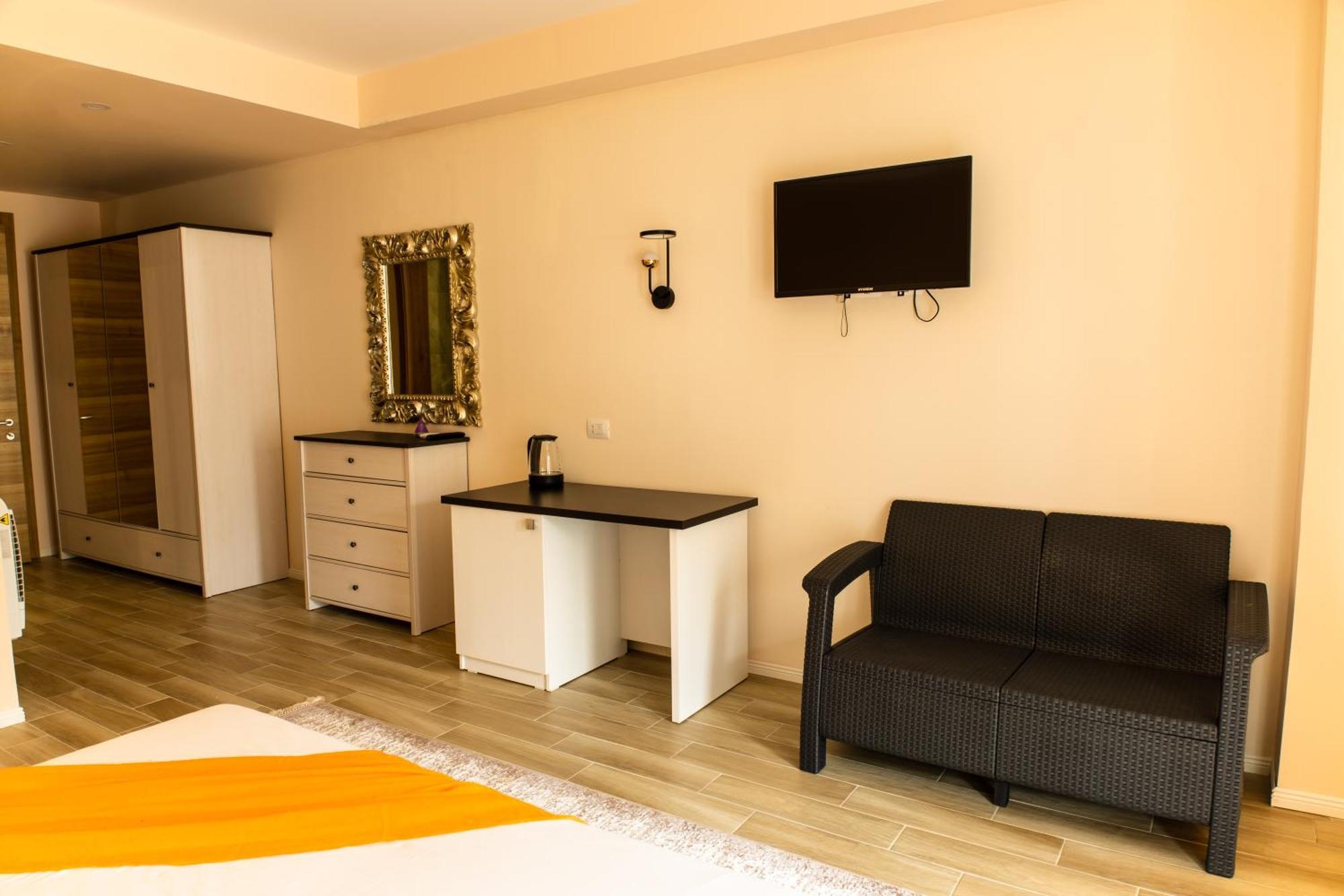 Costa Del Sol Hotel Durres Exterior photo